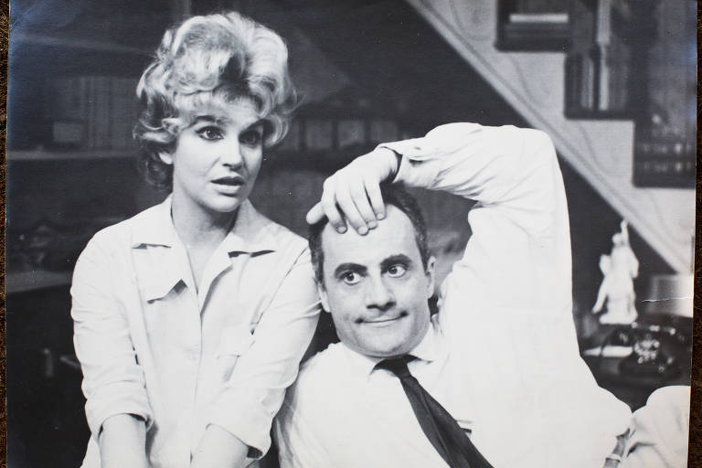 Paulo Autran e Tônia Carrero em cena da peça "Esses Maridos"