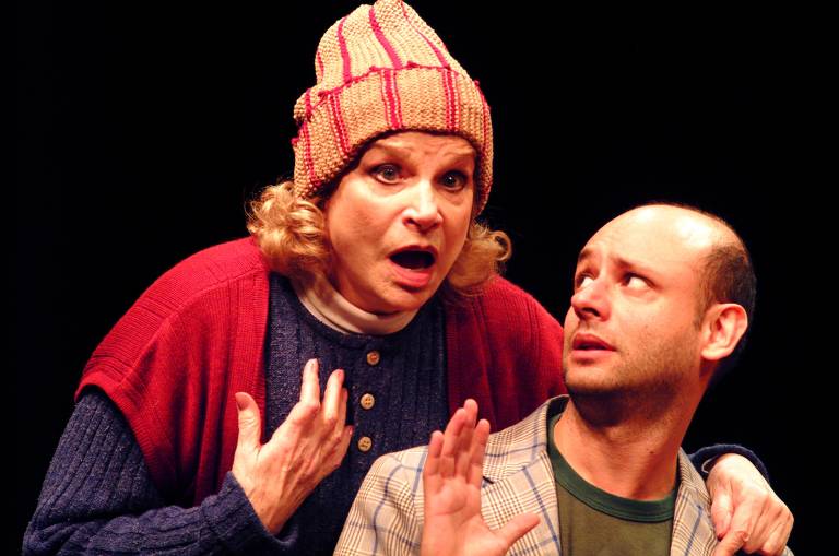 Tônia Carrero e Nilton Bicudo na peça "Chega de História", em 2005