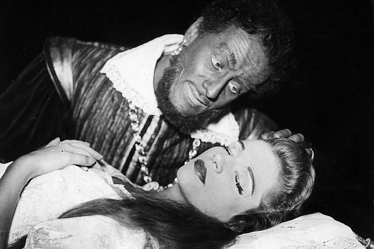 Paulo Autran e Tônia Carrero na peça "Otelo" de 1956