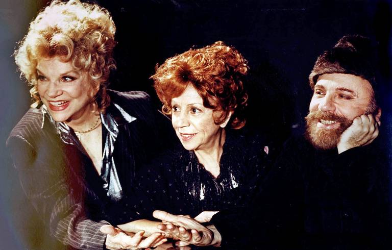 Tônia Carrero, Dirce Migliaccio e Renato Borghi na peça "O Jardim das Cerejeiras", de 2000