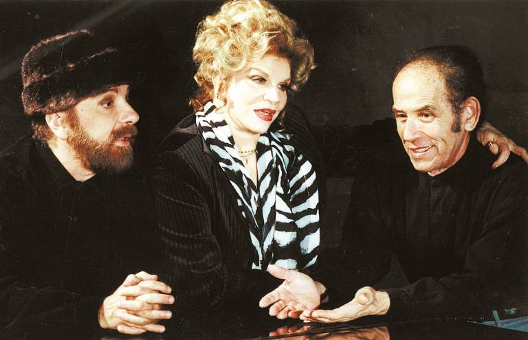 Renato Borghi, Tônia Carrero e Abraão Farc na peça "O Jardim das Cerejeiras", de 2000