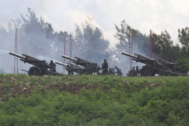 Taiwan faz exercício militar com munição real para simular ataques da China