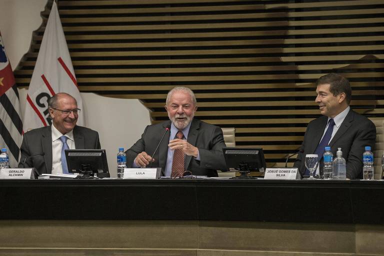 Lula e Alckmin assinam carta pró-democracia articulada pela Fiesp