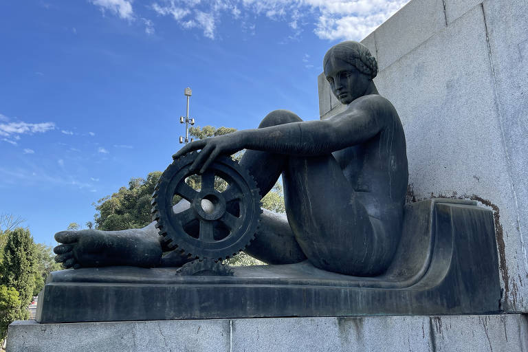 Monumento a Ramos de Azevedo, localizado na Cidade Universitária