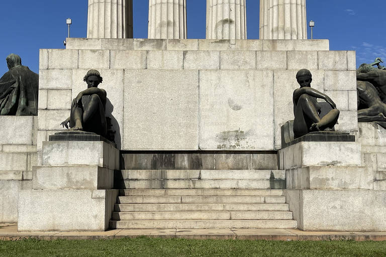 Monumento a Ramos de Azevedo, localizado na Cidade Universitária