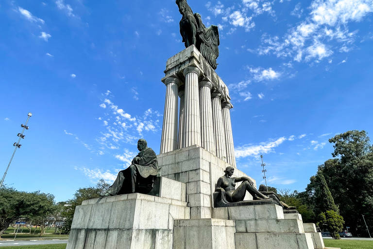Monumento a Ramos de Azevedo, localizado na Cidade Universitária