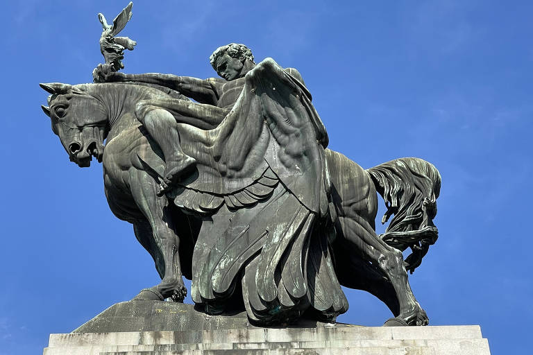 Monumento a Ramos de Azevedo, localizado na Cidade Universitária