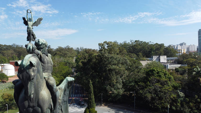 Monumento a Ramos de Azevedo, localizado na Cidade Universitária