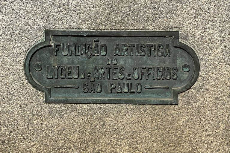 Monumento a Ramos de Azevedo, localizado na Cidade Universitária