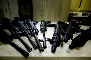 Depósito de armas apreendidas na divisão de produtos controlados do DPPC