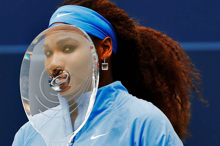 File:Serena Williams - aquecendo para o seu primeiro jogo das olimpíadas (  simples feminino ).jpg - Wikimedia Commons