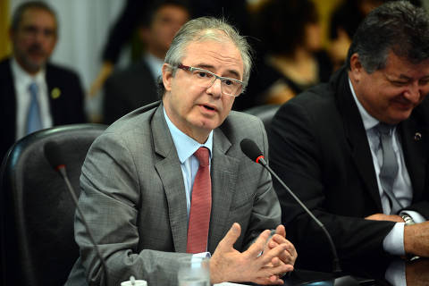 Brasília, DF, 27-5-2014 - O ministro interino de Minas e Energia, Luiz Eduardo Barata participa de solenidade de assinatura dos contratos de concessão de 29 Usinas Hidrelétricas (Fabio Rodrigues Pozzebom/Agência Brasil)