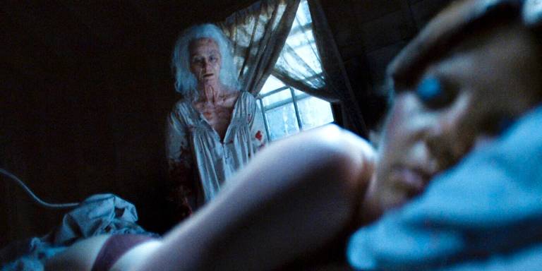Mia Goth em cena do filme 'X - A Marca da Morte', dirigido por Ti West