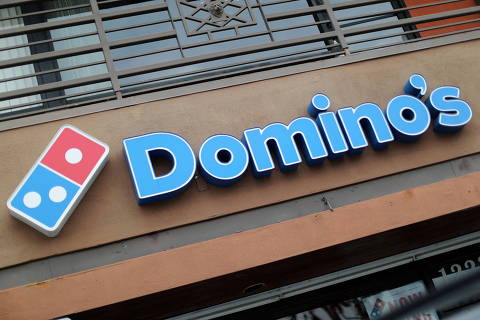 FILE PHOTO: A Domino's Pizza restaurant is seen in Los Angeles, California, U.S. July 18, 2018. REUTERS/Lucy Nicholson/File Photo/File Photo ORG XMIT: FW1