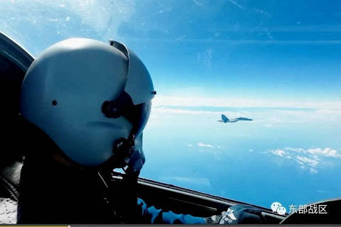An Air Force pilot navigates an aircraft next to a fighter jet under the Eastern Theatre Command of China's People's Liberation Army (PLA) during military exercises in the waters and airspace around Taiwan, at an undisclosed location August 9, 2022 in this handout image released on August 10, 2022. Eastern Theatre Command/Handout via REUTERS ATTENTION EDITORS - THIS IMAGE WAS PROVIDED BY A THIRD PARTY. MANDATORY CREDIT. NO RESALES. ORG XMIT: PEK03