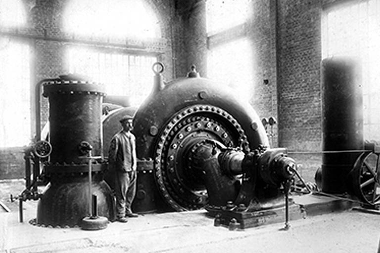 Turbina número um da Usina de Itupararanga a um mês a inauguração, em 1914