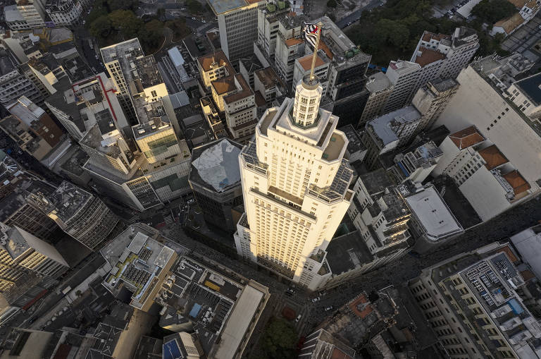 Os governadores usavam seu poder político não apenas para evitar que seus bancos fossem fechados, mas para obrigar o BC a socorrê-los