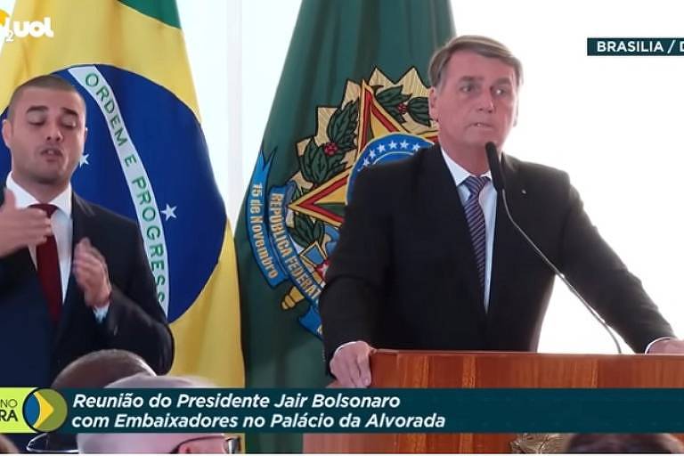 YouTube muda política e derruba live com fala golpista de Bolsonaro a embaixadores
