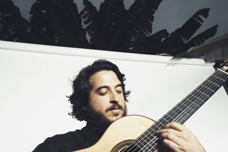 Veja fotos do violonista João Camarero