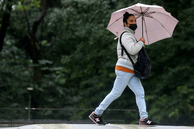 Ciclone extratropical derruba temperatura e provoca chuva e vento em SP