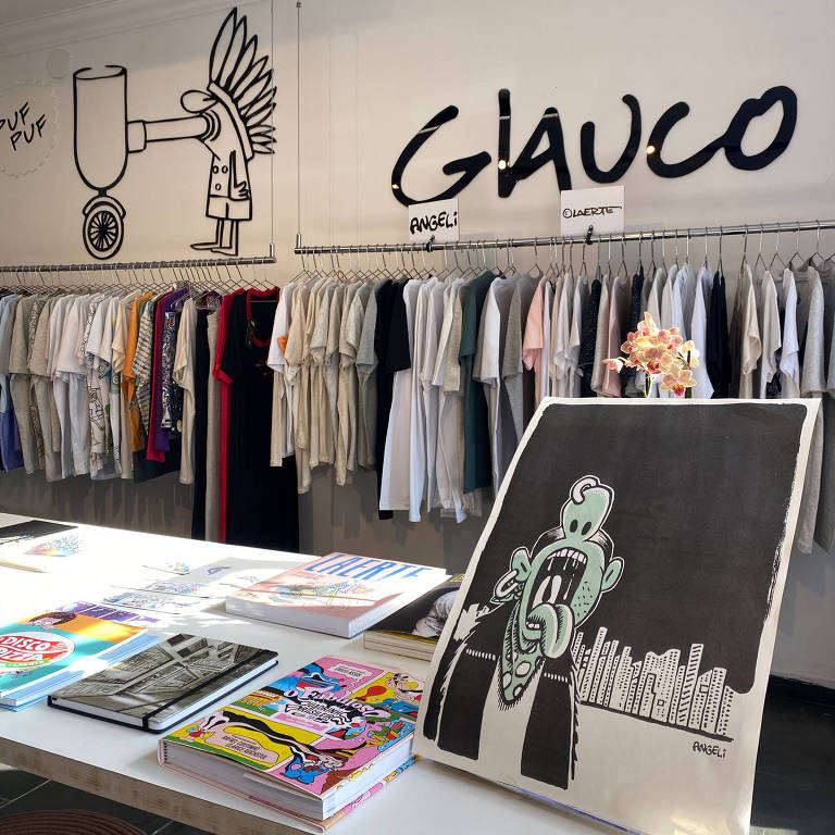 Área interna da loja Glauco Cartoon, na Vila Madalena, em São Paulo