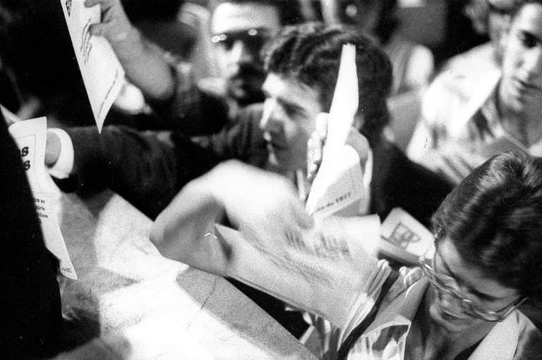 Cerca de mil pessoas assistiram no pátio interno da Faculdade de Direito da USP no Largo de São Francisco, a leitura da "Carta de Direitos" - A leitura foi feita pelo principal idealizador, o professor Goffredo Telles Júnior