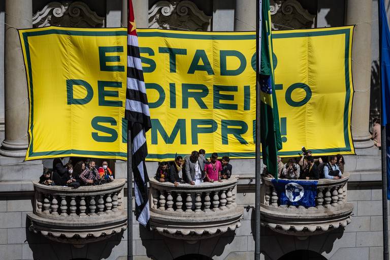 Cartas pela democracia têm endereço certo e não são só para Bolsonaro