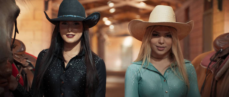 Ana Castela e MC Melody no clipe de 'Pipoco'