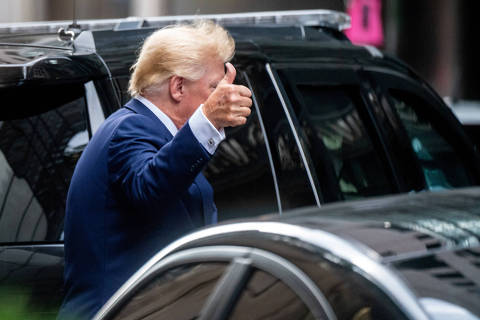 Former U.S. President Donald Trump departs Trump Tower for a deposition two days after FBI agents raided his Mar-a-Lago Palm Beach home, in New York City, U.S., August 10, 2022. REUTERS/David 'Dee' Delgado ORG XMIT: PPP-DDD0295