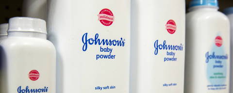 FILE PHOTO: Bottles of Johnson & Johnson baby powder line a drugstore shelf in New York October 15, 2015.  REUTERS/Lucas Jackson/File Photo ORG XMIT: FW1