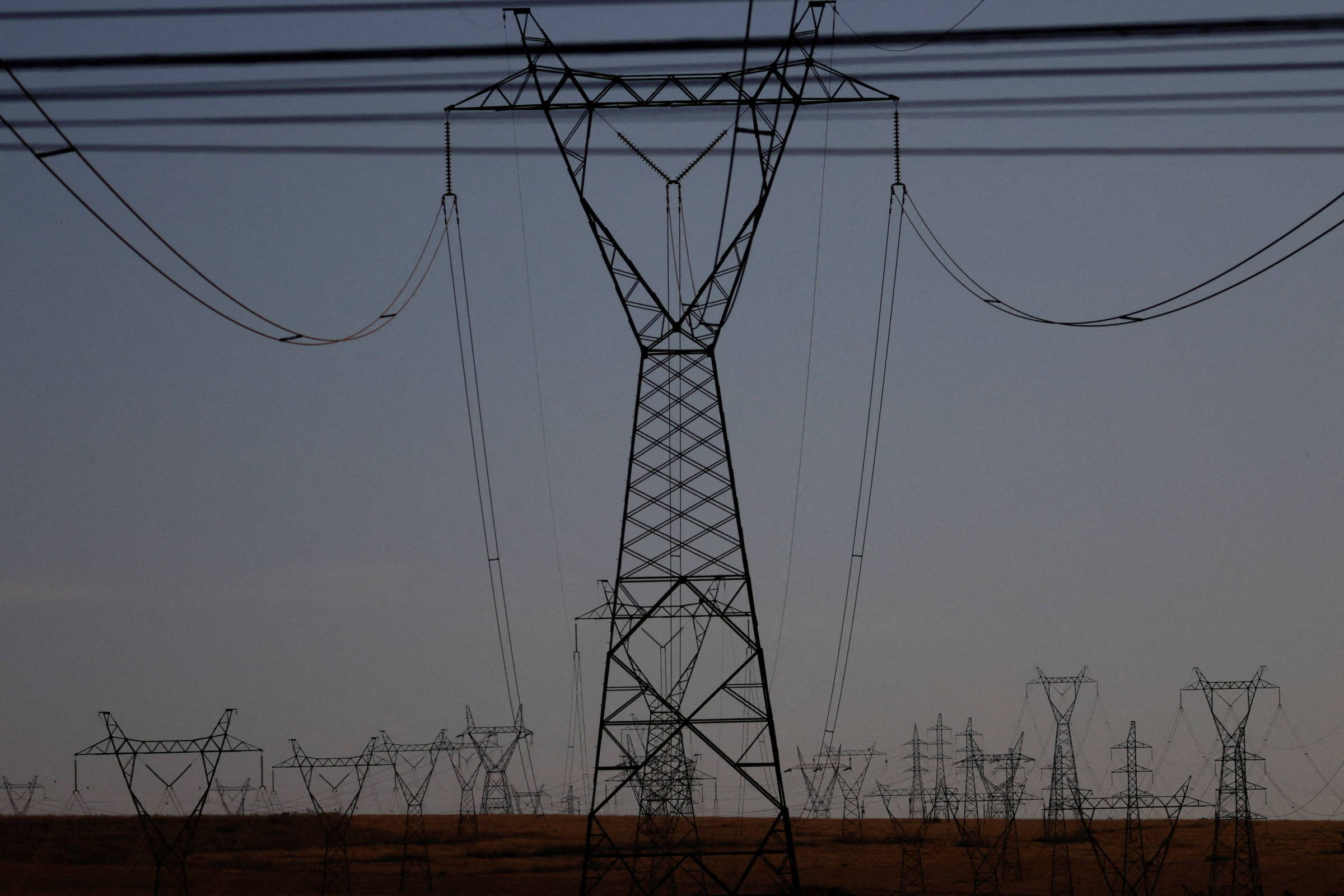 Negociações com a Light estão suspensas até que cessem os ataques