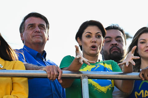 Bolsonaro aposta em auxílio, Michelle e Sudeste em começo de campanha