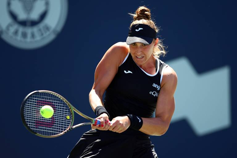 Bia Haddad Maia durante partida contra a romena Simona Halep, na final do WTA 1.000 de Toronto