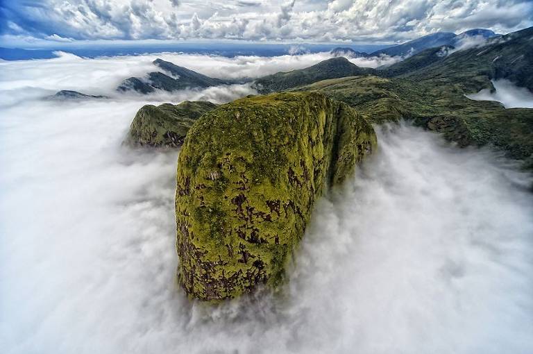 Imagem de Serra do Mar, no litoral Sul do país, feita pelo fotógrafo brasileiro Denis Ferreira Netto. A foto ficou em segundo lugar na categoria "paisagens"