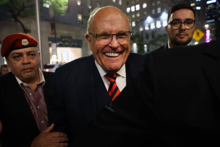 Rudolph Giuliani é alvo de investigação por interferência eleitoral, dizem advogados