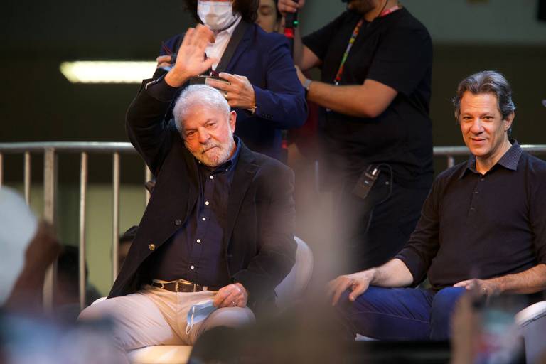 Lula faz ato na USP e critica lei eleitoral; França é vaiado