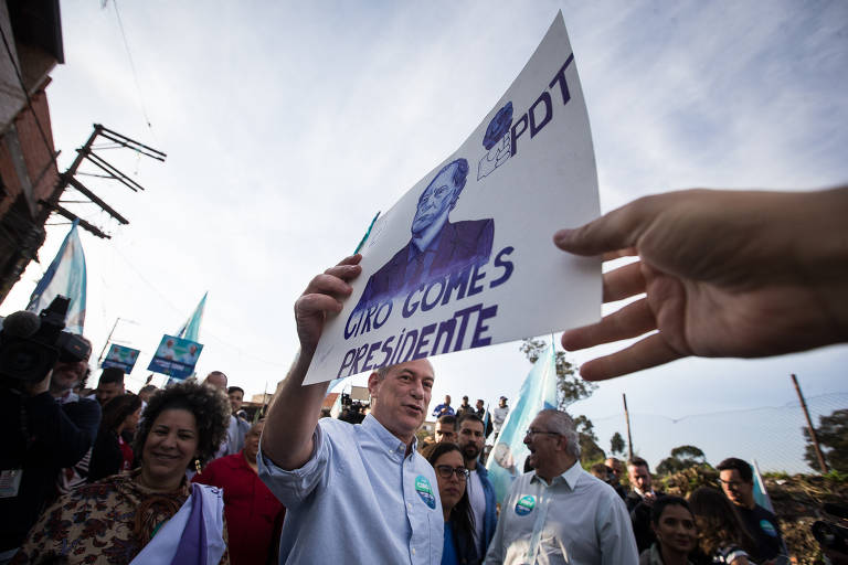 Ciro Gomes citou programa de renda mínima em primeiro dia de campanha presidencial 