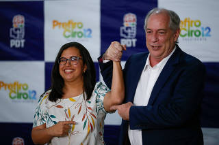 Ciro Gomes apresenta sua vice Ana Paula Matos