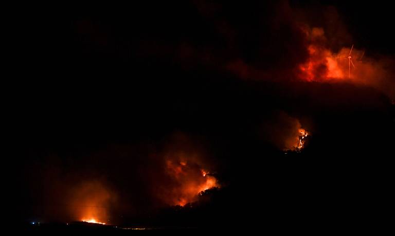 Incêndio queima mais de 6.000 hectares no norte da Espanha