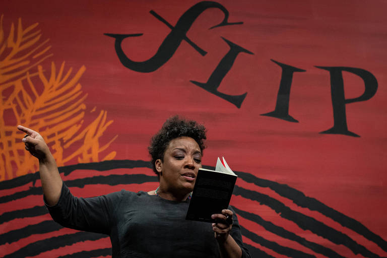 Grace Passô, autora da peça, durante a Flip de 2019