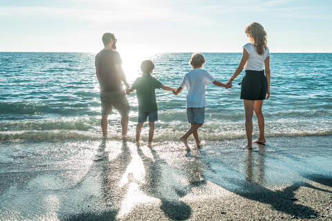 Familia unida a beira mar