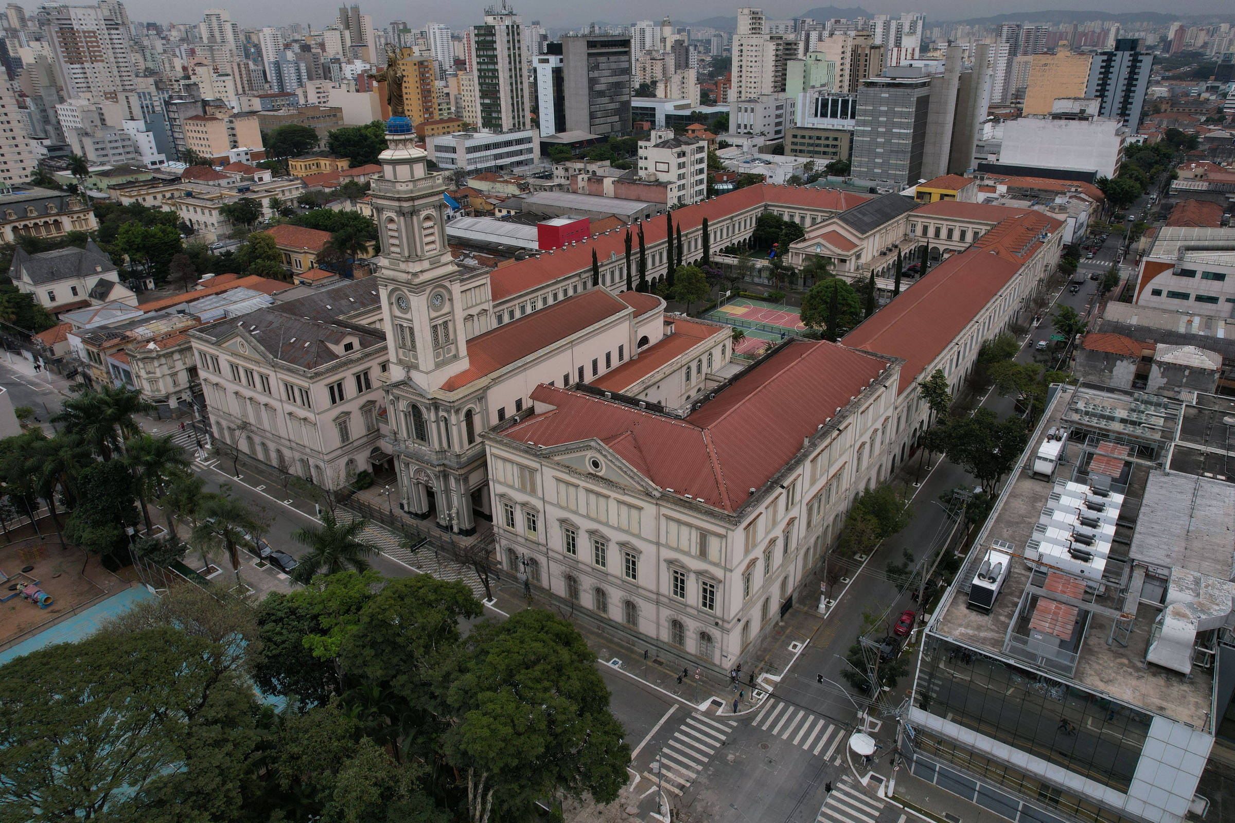 Escolas em Santos: 17 melhores instituições de ensino da cidade