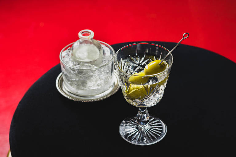 Dry Martini, coquetel da carta do Santana, bar de drinuqes em Pinheiros