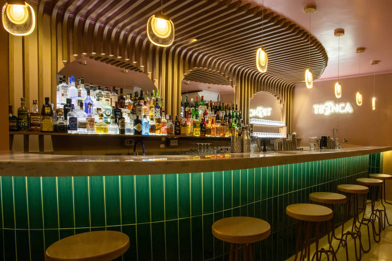 Ambiente do Trinca, bar especializado em vermute, em Pinheiros