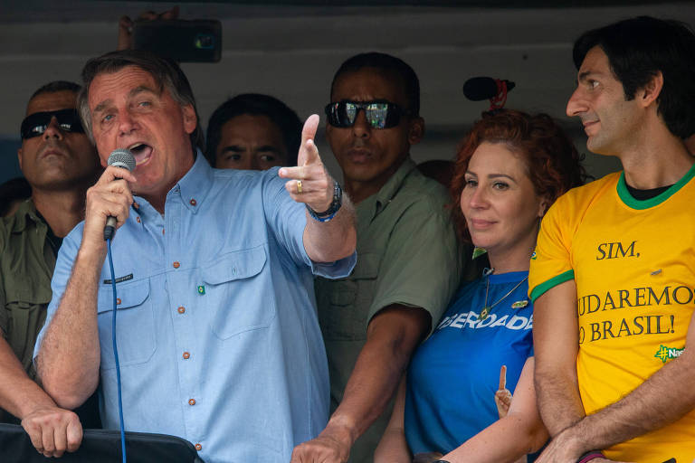 O presidente Jair Bolsonaro (PL) discursa na avenida Paulista durante o 7 de setembro, em 2021 