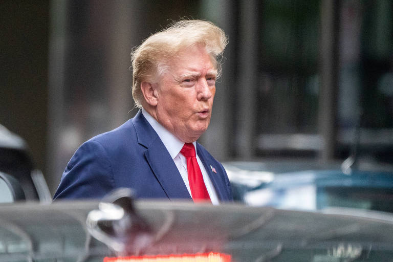 Donald Trump deixa a Trump Tower, em Nova York, dois dias depois que agentes do FBI revistaram sua casa em Mar-a-Lago
