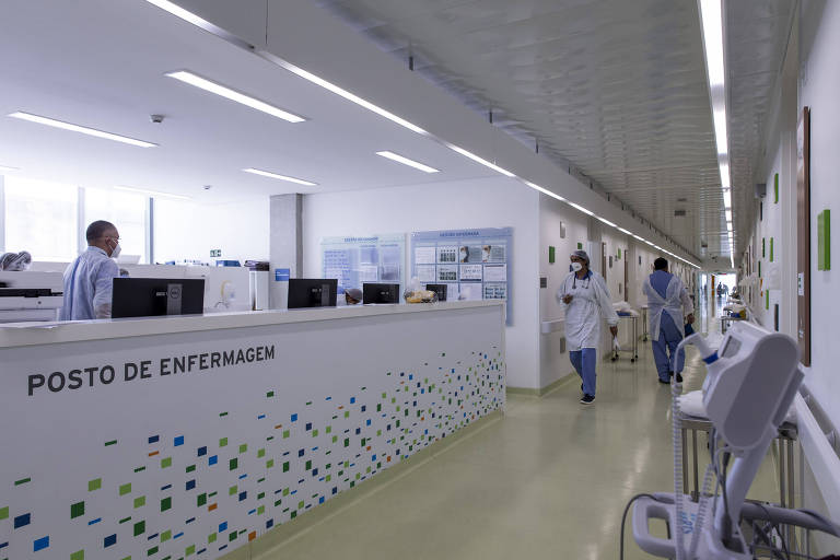 Corredores e posto de enfermagem do Hospital de Urgência de São Bernardo do Campo