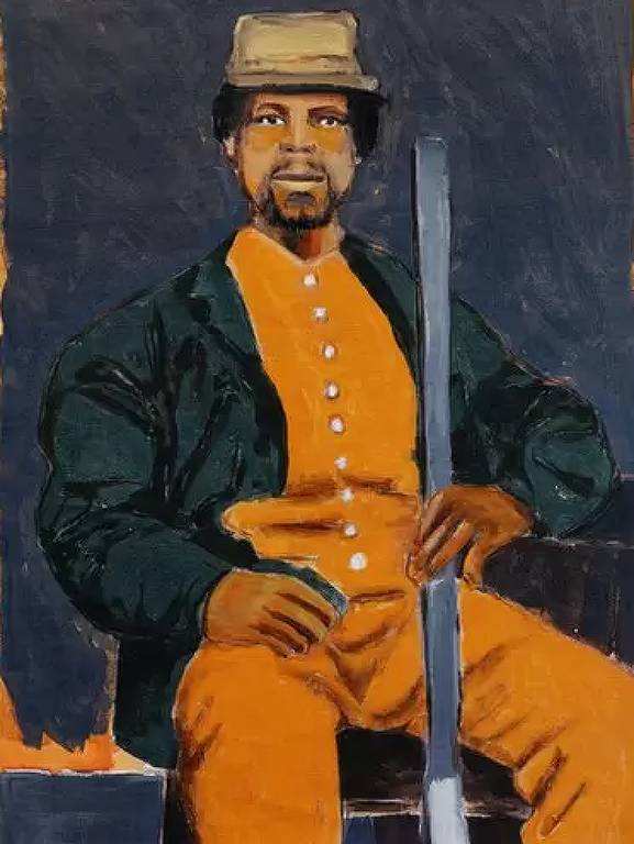 pintura de um homem negro sentado. ele usa um macacão laranja, uma jaqueta azul, uma boina bege e carrega uma arma.