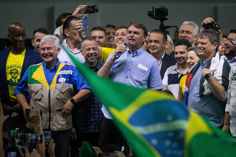 Bens de deputados da coligação de Bolsonaro são o dobro dos da aliança de Lula