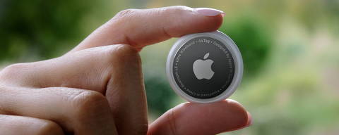 Apple unveils AirTag, in this still image from the keynote video of a special event at Apple Park in Cupertino, California, U.S. released April 20, 2021. Apple Inc./Handout via REUTERS. NO RESALES. NO ARCHIVES. THIS IMAGE HAS BEEN SUPPLIED BY A THIRD PARTY. ORG XMIT: TOR512